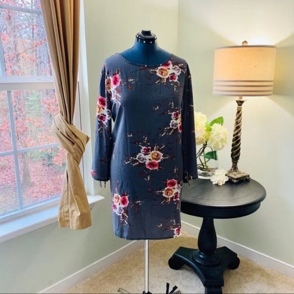 Gray Floral Shift Dress Fits Size 2X